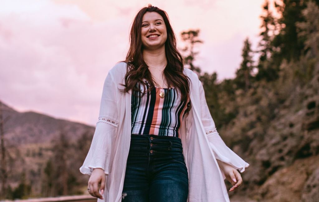 New Video: Kayla Sage – Scream And Shout