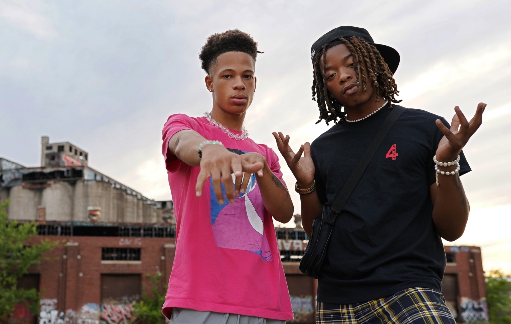 video – Chicago Duo CGE Manifest M’s in “3 Commas” Visual